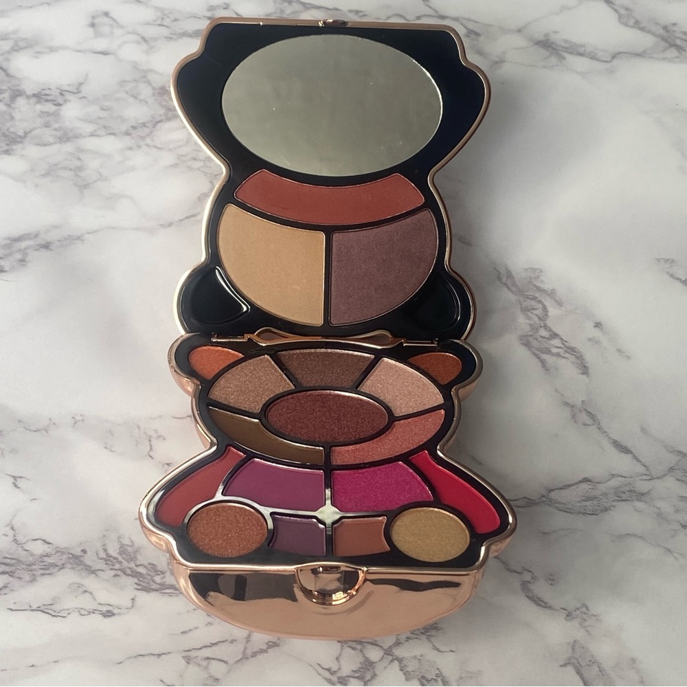 I Heart Revolution Teddy Bear Eyeshadow Palette Rosie - Picture 10 of 16